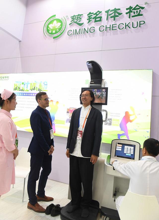 胡董體驗健康一體機設備.jpg